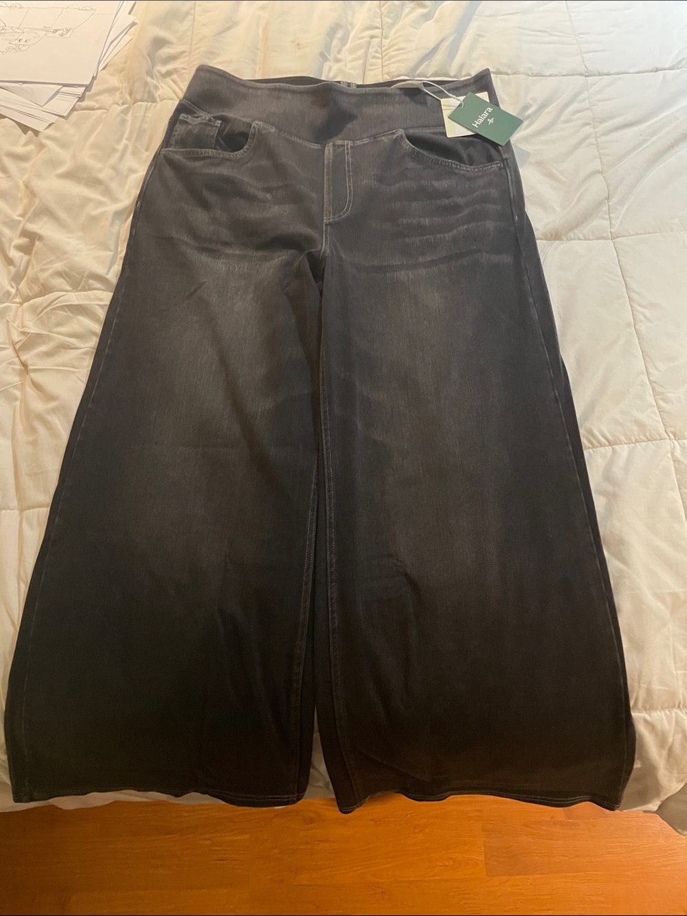 HALARA Flex high waisted baggy wide leg casual jeans.